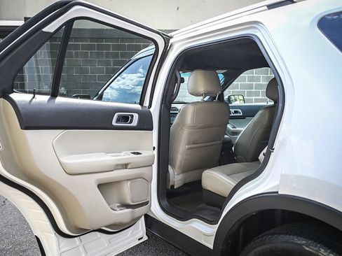 Used 2014 Ford Explorer Limited w/ Equipment Group 301A AWD/4WD image 13