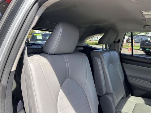Certified 2021 Toyota Highlander XLE AWD/4WD image 23