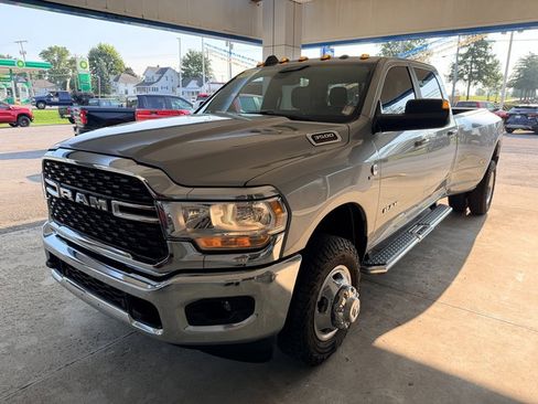 Used 2022 RAM 3500 Big Horn w/ Level B Equipment Group AWD/4WD image 2