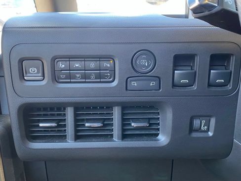 Used 2024 Chevrolet Brightdrop 400 w/ Commercial Equipment Package AWD/4WD image 20