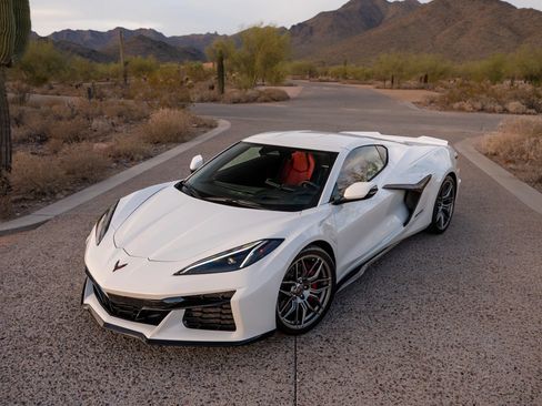 Used 2026 Chevrolet Corvette Z06 w/ Battery Protection Package RWD image 8