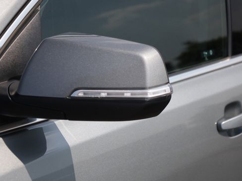 Used 2023 GMC Acadia SLE FWD image 20