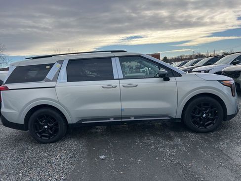 New 2026 Kia Carnival SX w/ SX Dark Edition Package FWD image 4