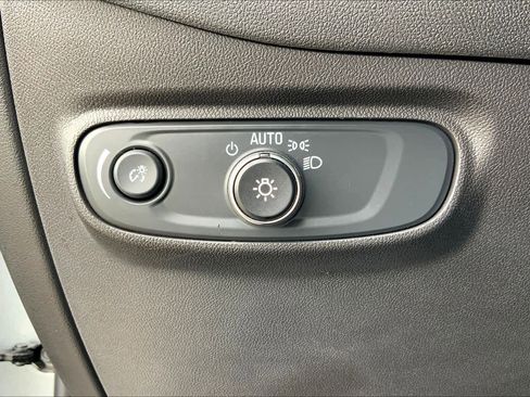 Used 2024 Chevrolet Equinox LT image 33