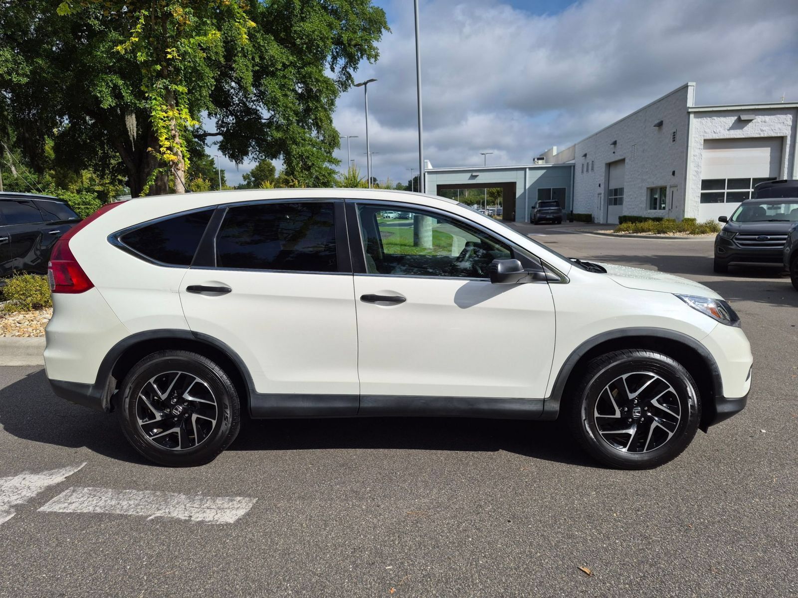 Used 2016 Honda CR-V SE image 2