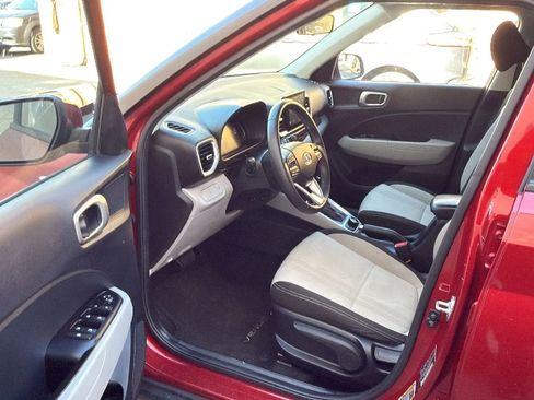 Used 2024 Hyundai Venue SEL image 22