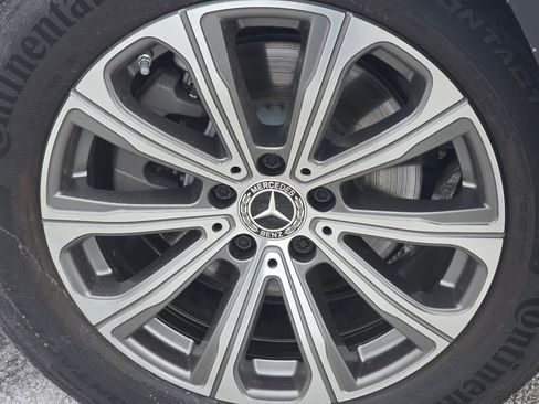 Used 2025 Mercedes-Benz GLC 300 4MATIC image 10