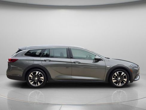 Used 2018 Buick Regal Essence w/ Driver Confidence Package #1 AWD/4WD image 8