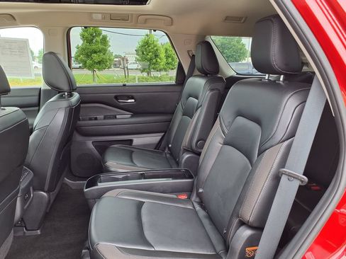 Used 2023 Nissan Pathfinder SL w/ SL Premium Package FWD image 20