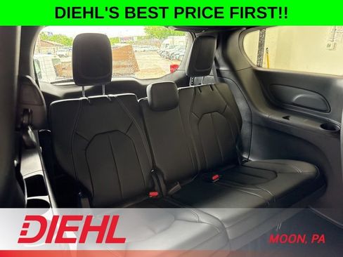New 2027 Chrysler Pacifica Select AWD/4WD image 12