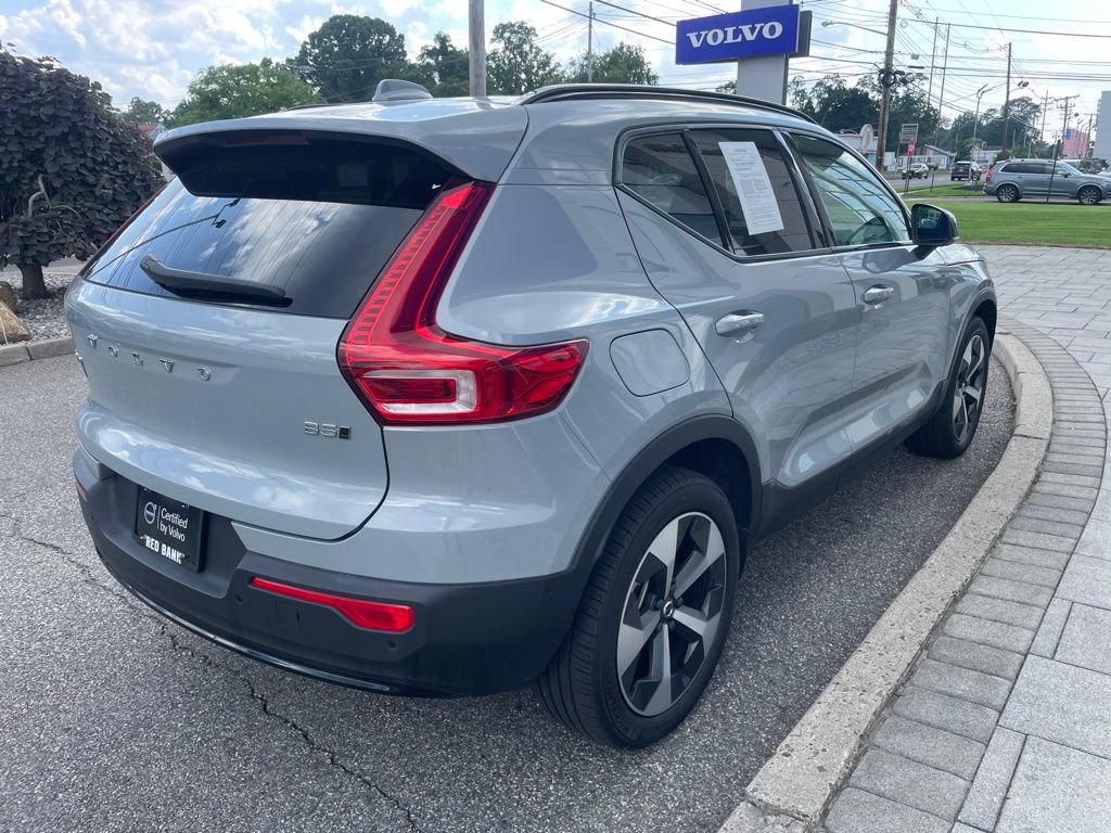Certified 2025 Volvo XC40 B5 Plus AWD/4WD image 5