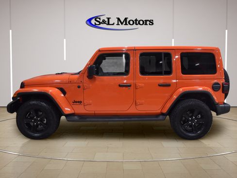 Used 2023 Jeep Wrangler Unlimited Sahara AWD/4WD image 4