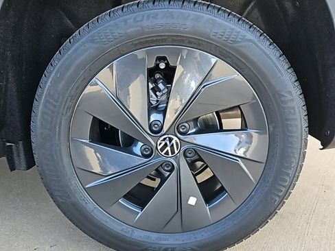 New 2026 Volkswagen Taos S image 9