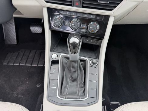 Used 2023 Volkswagen Jetta SE FWD image 16