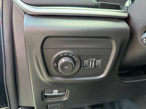 Used 2023 Jeep Grand Cherokee L Limited w/ Luxury Tech Group II AWD/4WD image 9