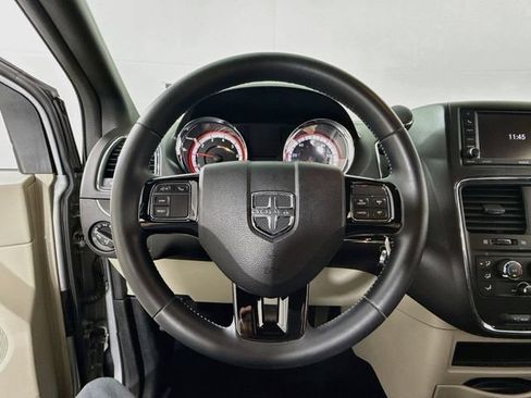 Used 2017 Dodge Grand Caravan SXT FWD image 11