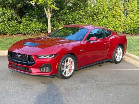 Used 2024 Ford Mustang GT Premium RWD image 3