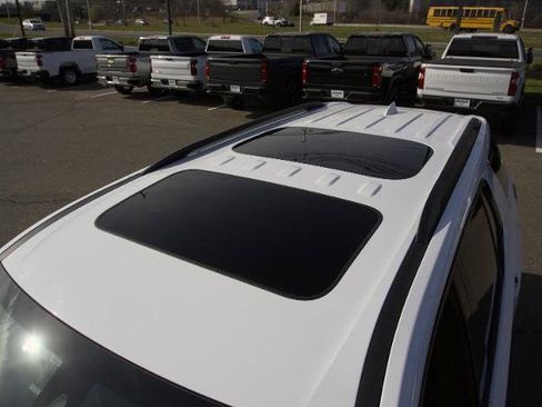 Used 2023 Chevrolet Traverse RS AWD/4WD image 6
