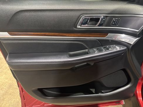 Used 2018 Ford Explorer Limited w/ Equipment Group 301A image 16