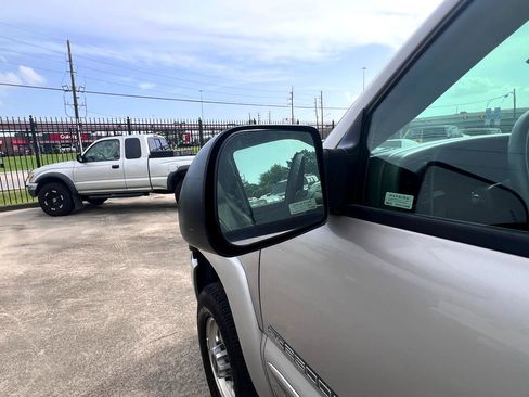 Used 2004 GMC Sierra 2500 SLT w/ Skid Plate Package image 23