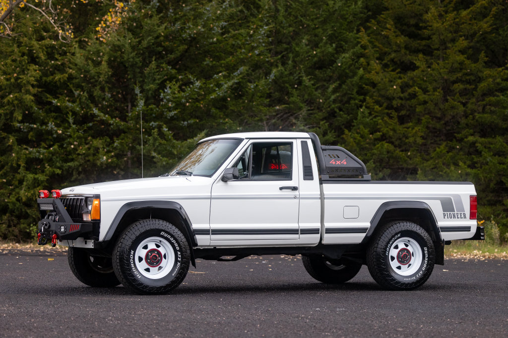 Used 1988 Jeep Comanche Pioneer AWD/4WD image 14
