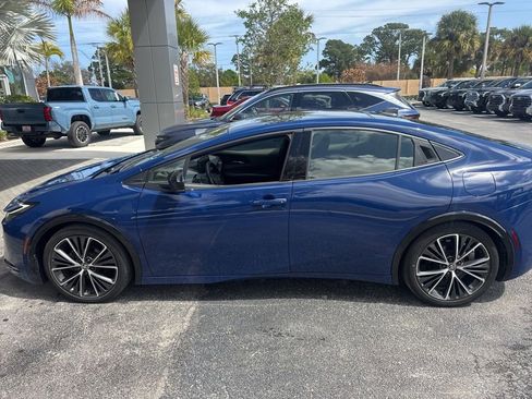 Used 2023 Toyota Prius XLE image 4