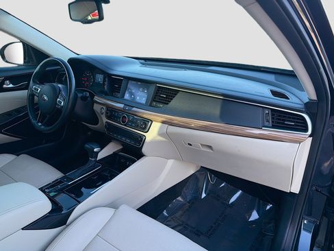 Used 2018 Kia Cadenza Premium image 14