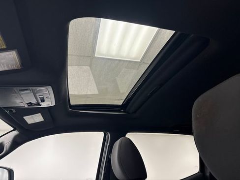 Used 2017 Toyota Tacoma TRD Sport image 13