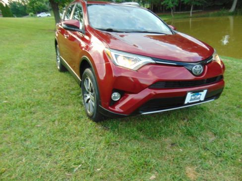 Used 2018 Toyota RAV4 XLE w/ Plus Extra Value Package FWD image 6