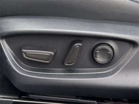 Used 2025 Toyota Camry SE image 28