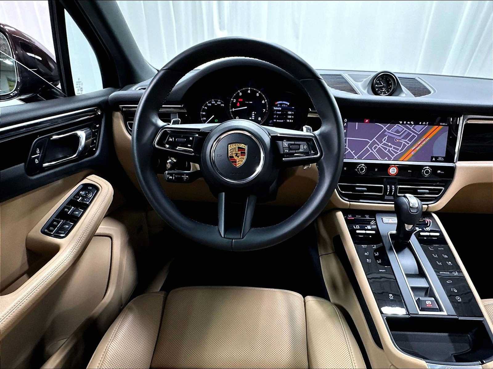Used 2026 Porsche Macan AWD/4WD image 16