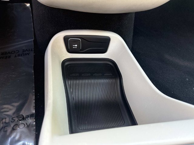 Used 2023 Chrysler Voyager LX FWD image 31