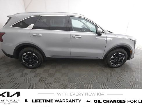 New 2026 Kia Sorento S image 4