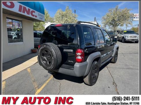 Used 2006 Jeep Liberty Sport AWD/4WD image 4