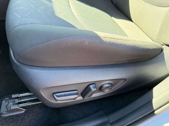 Used 2025 Toyota RAV4 XLE AWD/4WD image 27