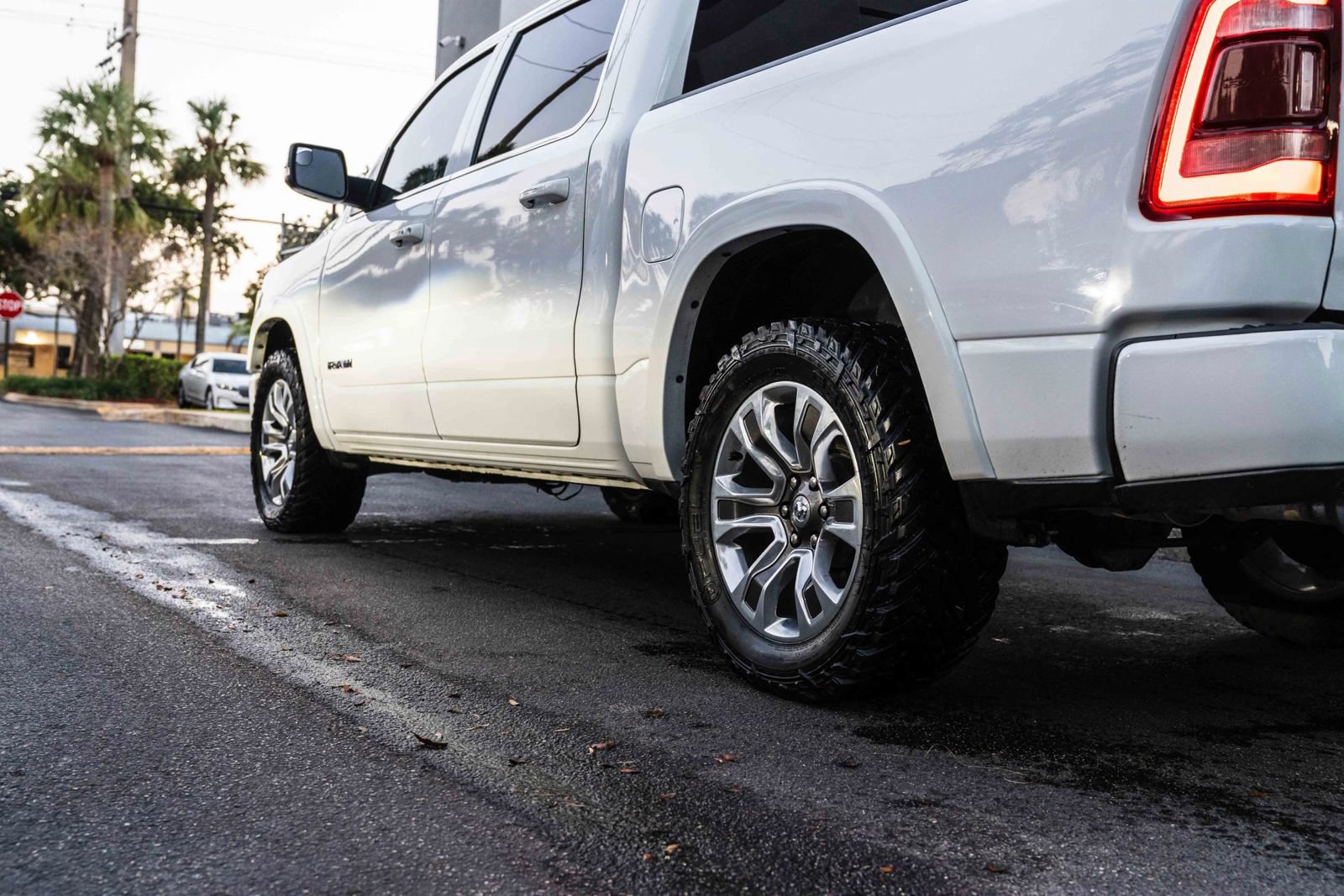 Used 2023 RAM 1500 Limited w/ Body Color Bumper Group AWD/4WD image 9