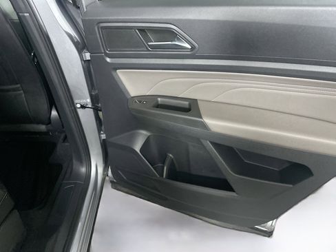 Used 2023 Volkswagen Atlas Cross Sport SE image 29