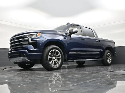 Used 2023 Chevrolet Silverado 1500 High Country w/ High Country Premium Package AWD/4WD image 17