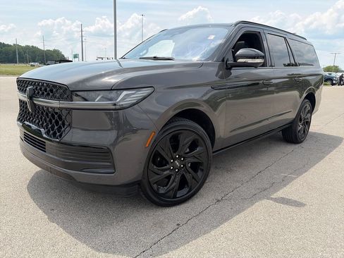 Used 2025 Lincoln Navigator L Black Label AWD/4WD image 3