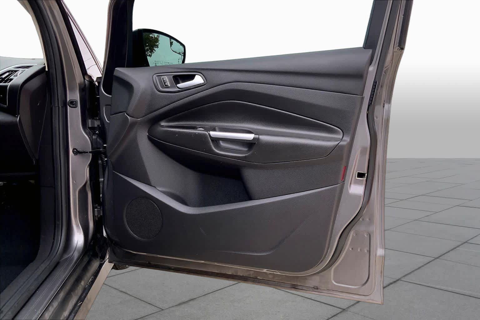 Used 2013 Ford C-MAX SEL FWD image 22
