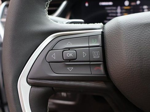 New 2025 Jeep Grand Cherokee Altitude image 13