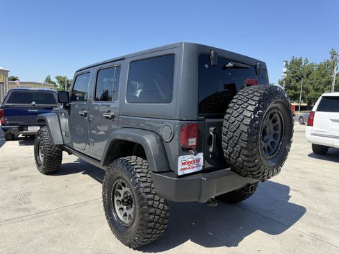 Used 2017 Jeep Wrangler Unlimited Rubicon w/ Cold Weather Group AWD/4WD image 6