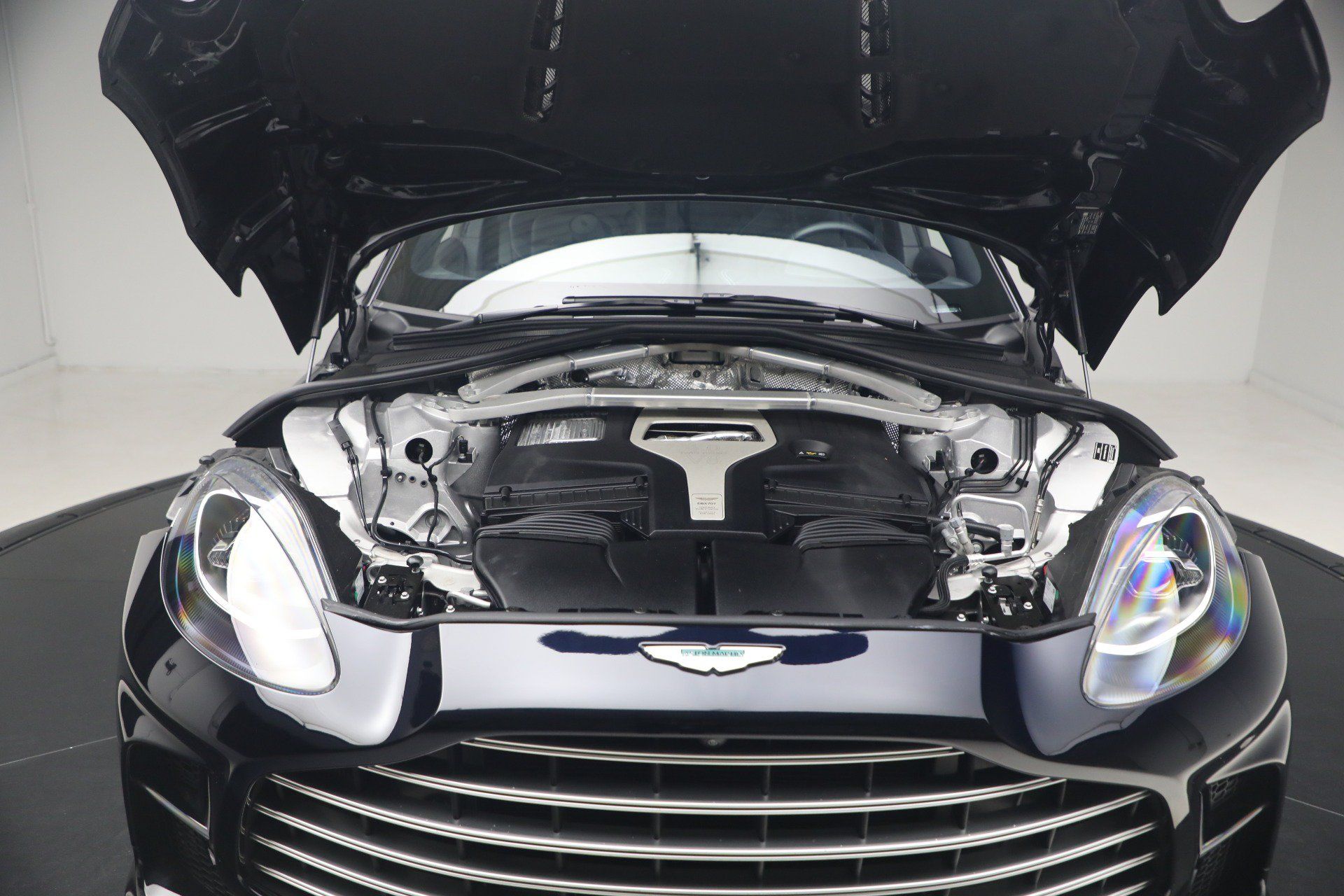 Used 2025 Aston Martin DBX 707 AWD/4WD image 37