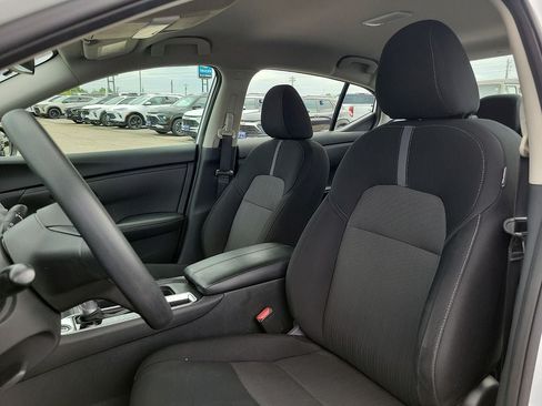 Used 2024 Nissan Sentra SV FWD image 11