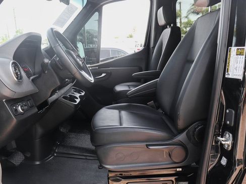 Used 2023 Mercedes-Benz Sprinter 2500 image 16