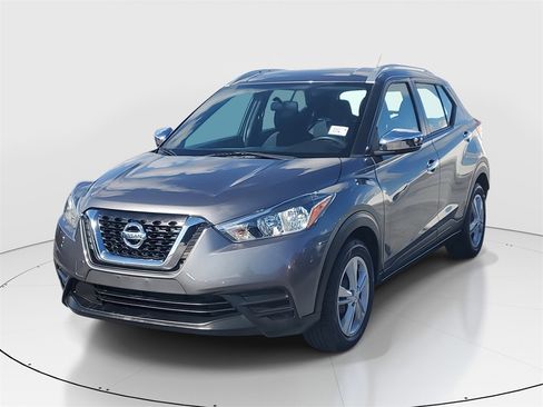 Used 2019 Nissan Kicks S image 3