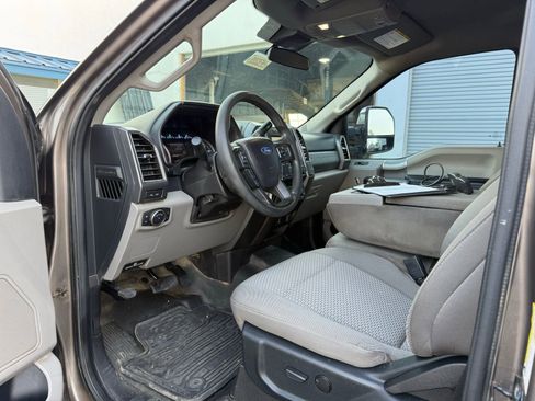 Used 2021 Ford F350 XLT w/ XLT Premium Package image 5