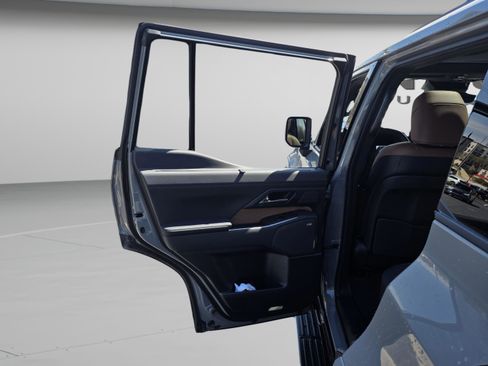 Certified 2024 Lexus GX 550 w/ Accessory Package (Z1) image 22