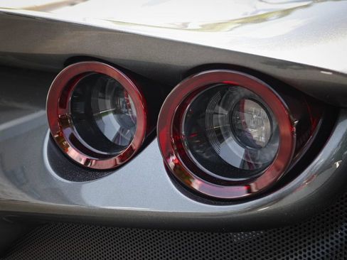 Used 2022 Ferrari F8 Tributo RWD image 19
