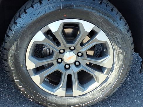 Used 2025 Chevrolet Silverado 1500 High Country w/ Z71 Off-Road Package image 9